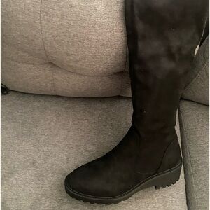 Women tall black boots